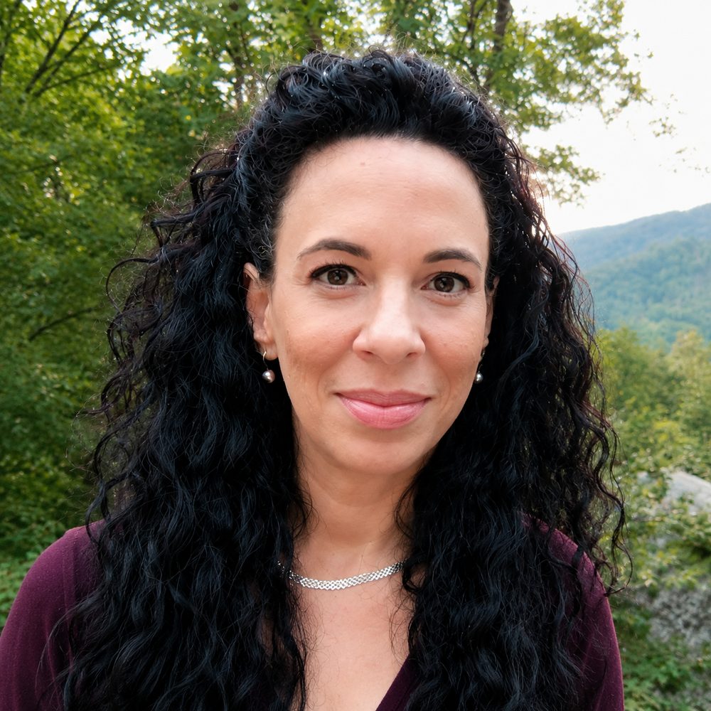 Cristina Myer, founder of Fresh Earth Life and low-tox home coach
